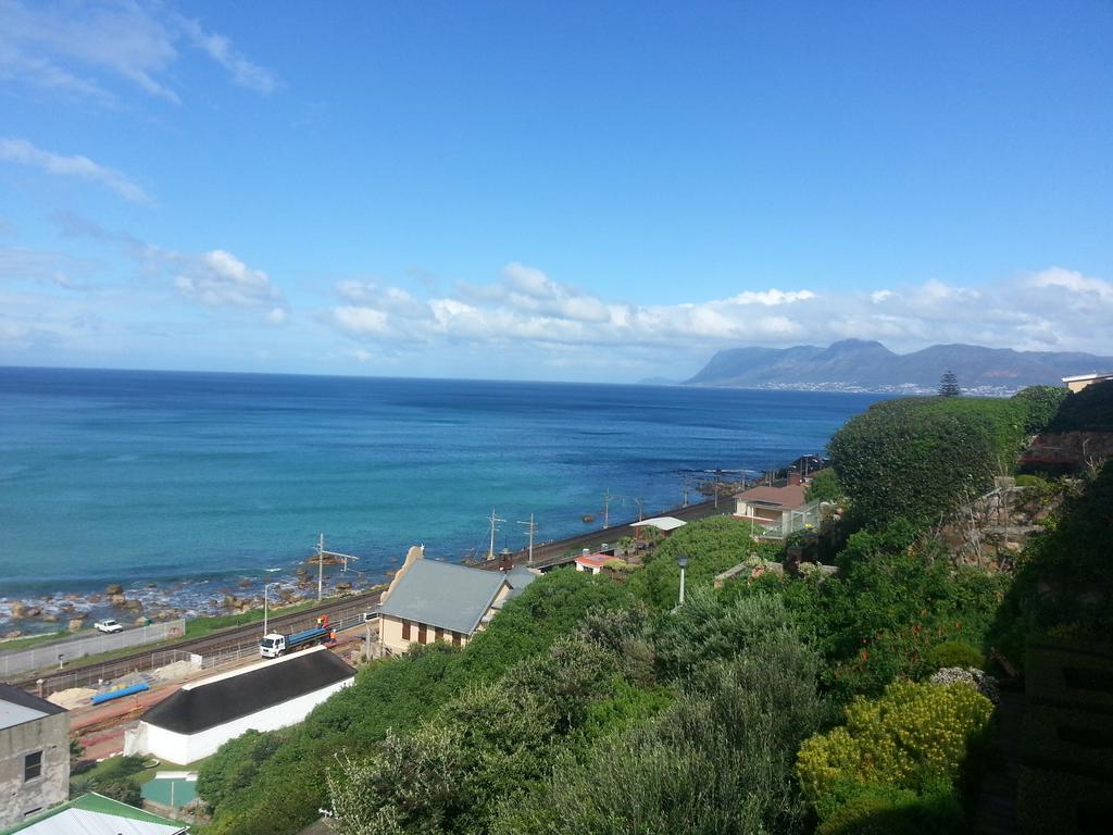 Seaview Apartment In Muizenberg Eksteriør bilde