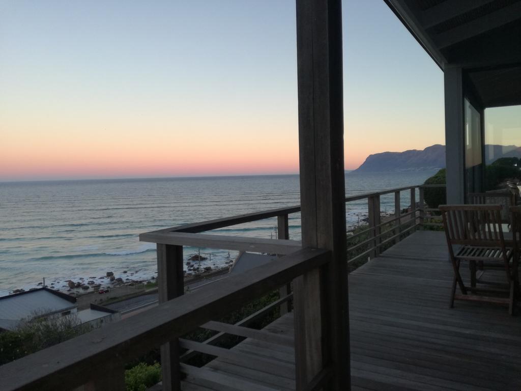 Seaview Apartment In Muizenberg Eksteriør bilde